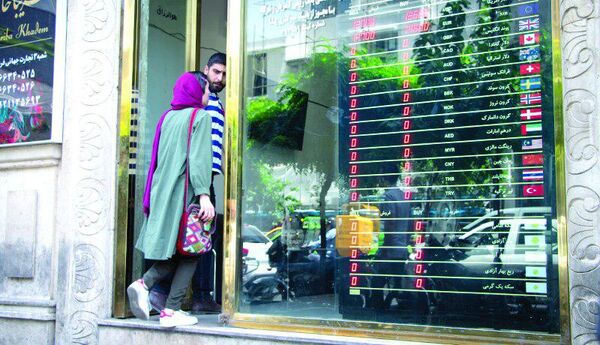 سفر بورل به ایران بازار دلار را خالی از فروشنده کرد