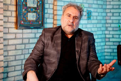     

آقای پزشکیان، مردم را 

به دزدان  یقه سفید نفروشید!