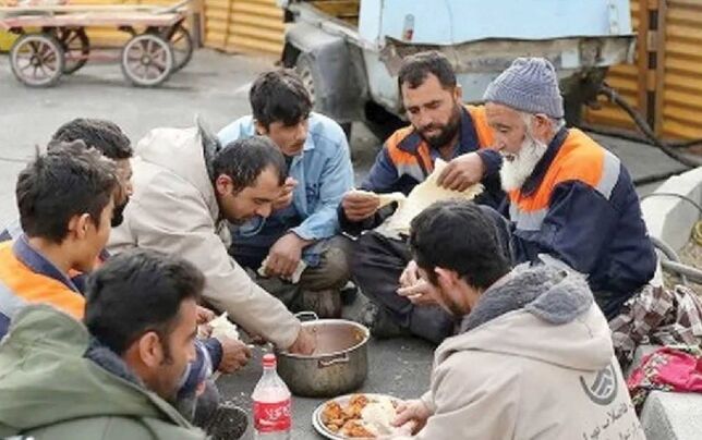 
سفره کارگران؛ هر روز خالی‌تر از دیروز