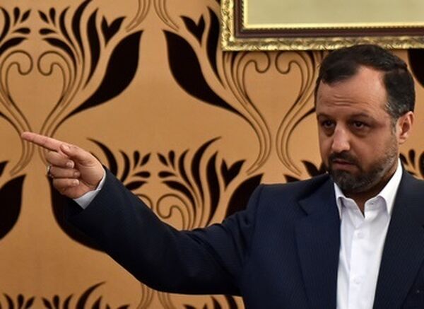 وزیر اقتصاد منتفی شدن عرضه خودرو در بورس را رد کرد