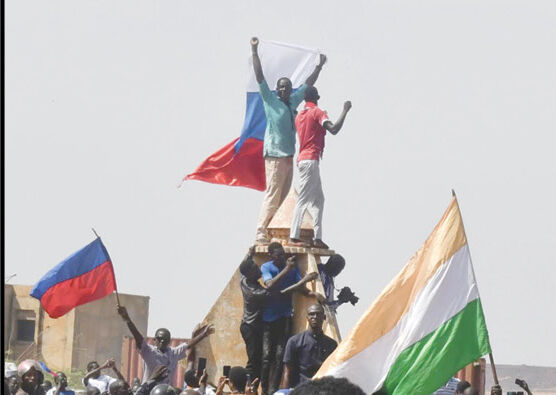 
تظاهرات‌ حامیان کودتای نیجر

 با پرچم روسیه!