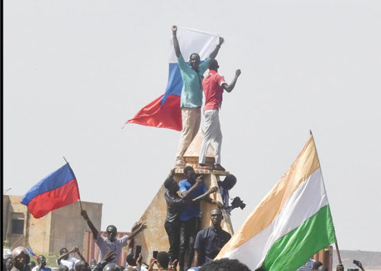 
تظاهرات‌ حامیان کودتای نیجر

 با پرچم روسیه!