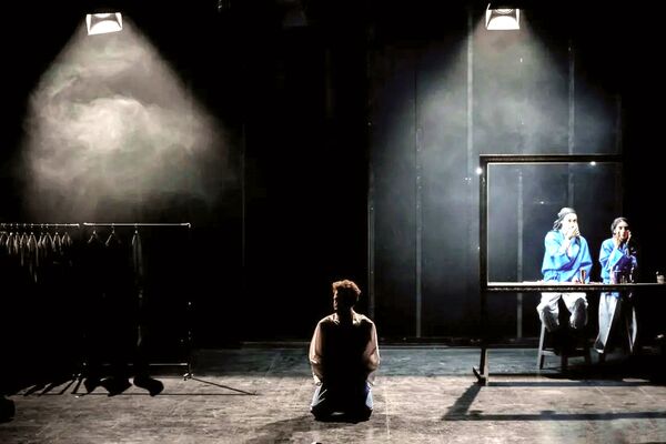 


اهانت‌زدایی از اهانت به تماشاگر


