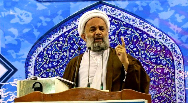 قدم به قدم در مراکز عمومی روسری از سر می‌گیرند