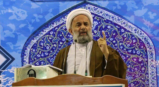قدم به قدم در مراکز عمومی روسری از سر می‌گیرند