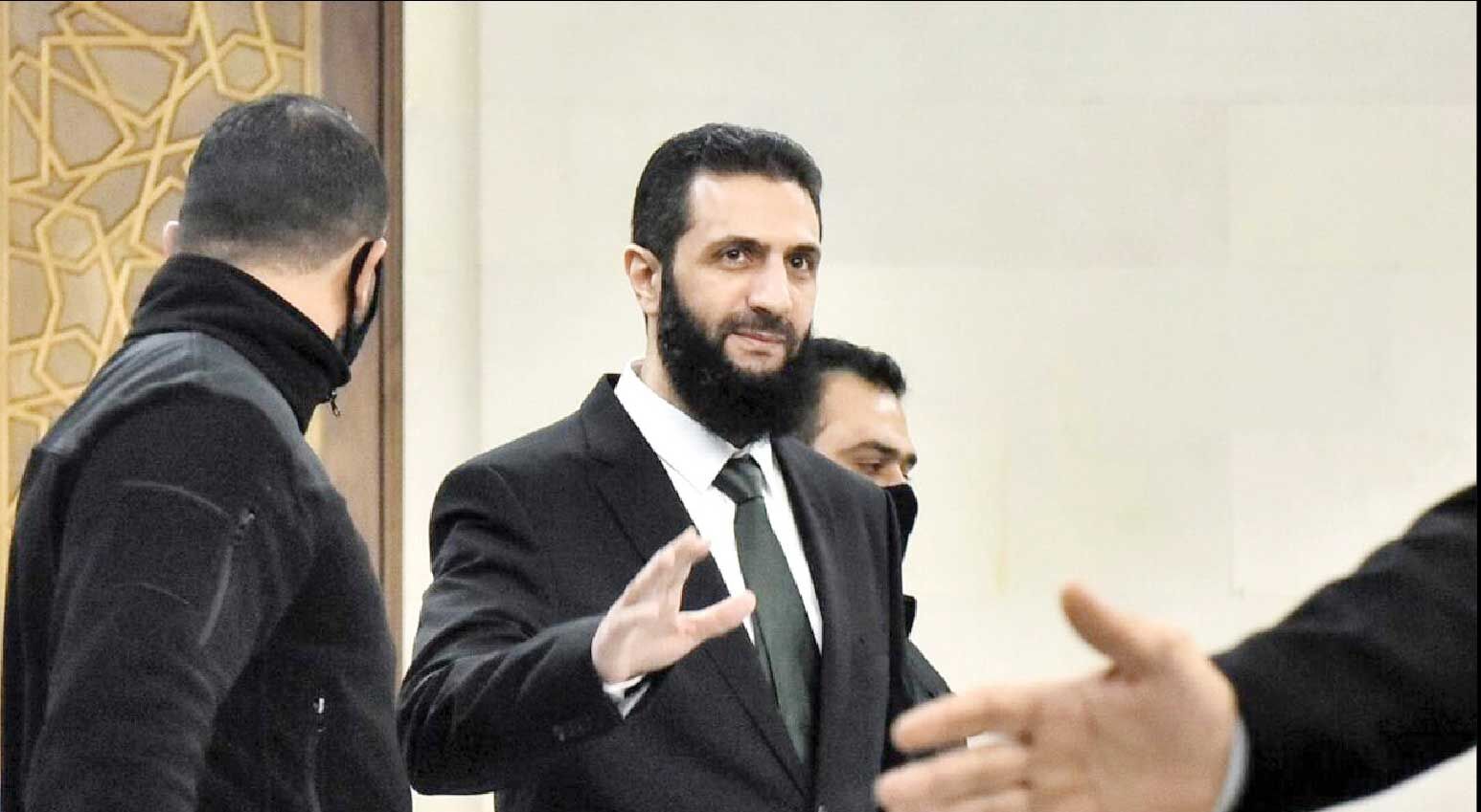 رقص دیپلماتیک در میانه آتش