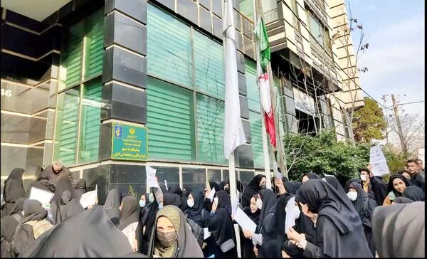 داوطلبان استخدامی جهاد دانشگاهی تجمع کردند