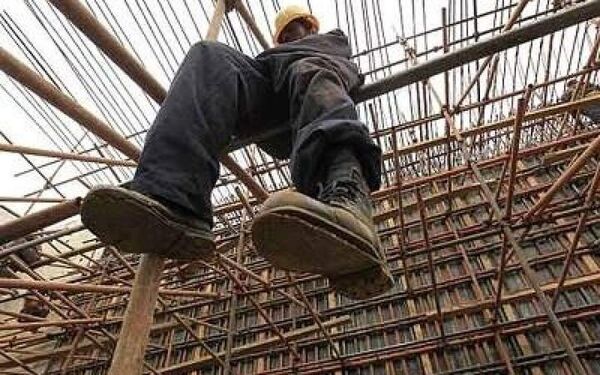 
مشکل‌آفرینی دوباره تامین اجتماعی برای بیمه کارگران ساختمانی
