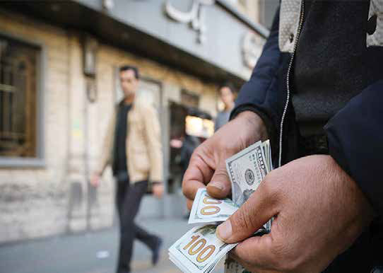 نرخ ارز در بازار رسمیت ندارد، اما کاهش قیمت دستاورد است!