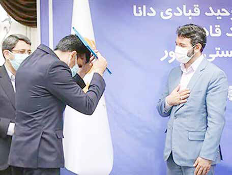 
نمایش مبتذل خدمتگزاری