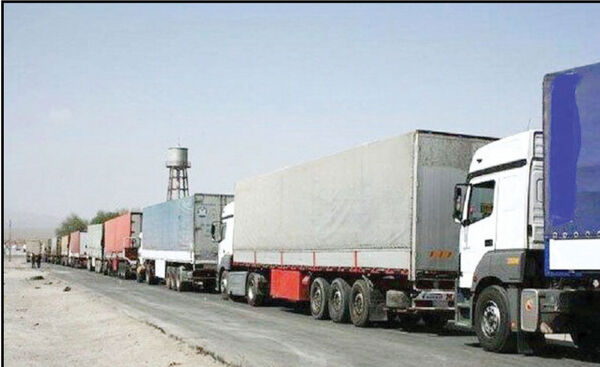 ۱۰ روز است که هزاران راننده سرگردان، گشنه و تشنه هستند