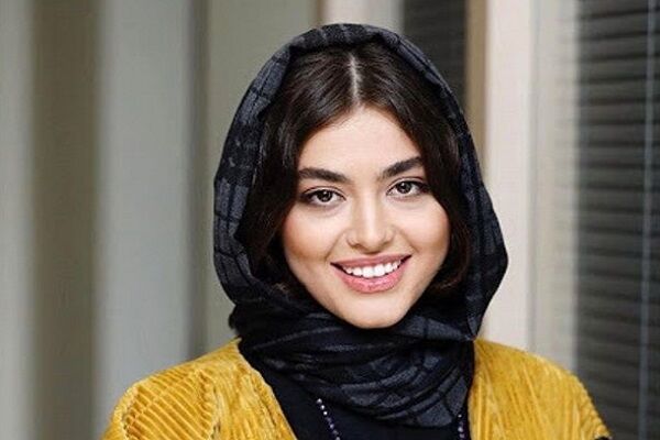 درایوین‌سینما، زبان درازیِ ریحانه پارسا و لایو تتلو