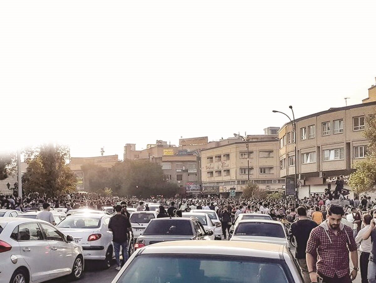

کاهش اعتماد اجتماعی زمینه‌ساز فروپاشی سیاسی می‌شود


