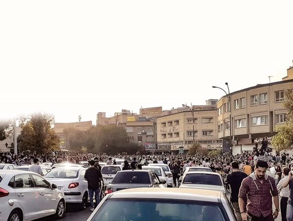 

کاهش اعتماد اجتماعی زمینه‌ساز فروپاشی سیاسی می‌شود


