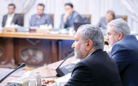 ترک جلسه بهتر از امضای دستورات دولتی است