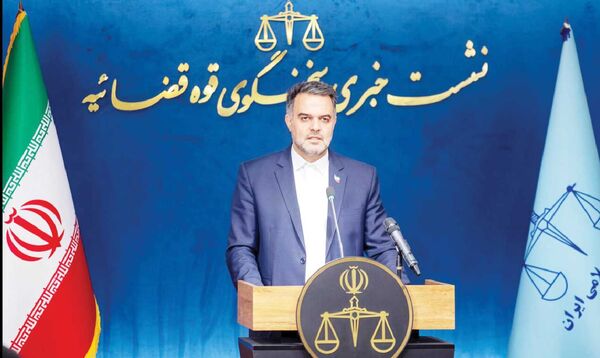 
 حجم اموال توقیف شده افراد«وطن‌فروش‌» بسیار زیاد است