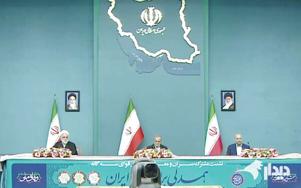 از هر حرکتی که موجب نارضایتی مردم شود اجتناب کنیم