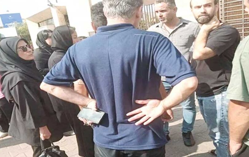 تجمع کارگران «ریسندگی خاور» رشت مقابل استانداری گیلان