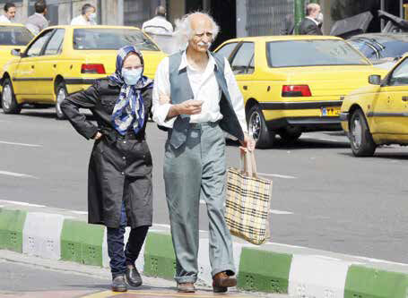 کارگران و بازنشستگان، تاوان اشتباهات دولت را می‌پردازند