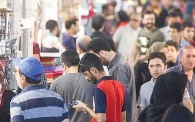 هیچ جامعه‌ای با آینده مبهم شاد نیست