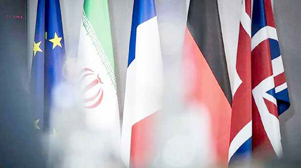 
پشت پرده یک عقب‌نشینی