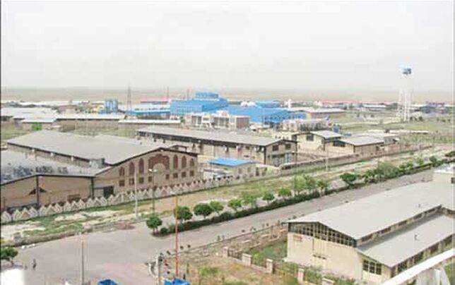 در کارخانه‌ها، ناقوس جنگی دیگر به صدا درآمده...
