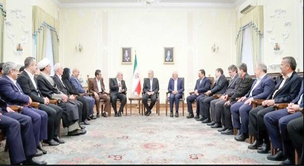 خواهان گفت‌وگو از موضع برابر هستیم