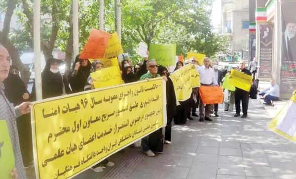 

 به اجبار اخراج شدیم و ۱۲ ماه است حقوق نگرفته‌ایم!
