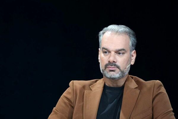 

اجرای قانون حجاب 

پرونده جمهوری اسلامی را می‌بندد 