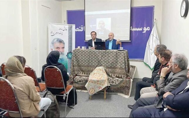 

مراقب تبعات حمله به فولادسازان و پتروشیمی‌ها باشیم