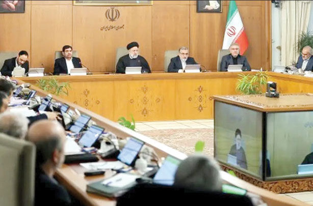 مسئولان به جوانان میدان دهند