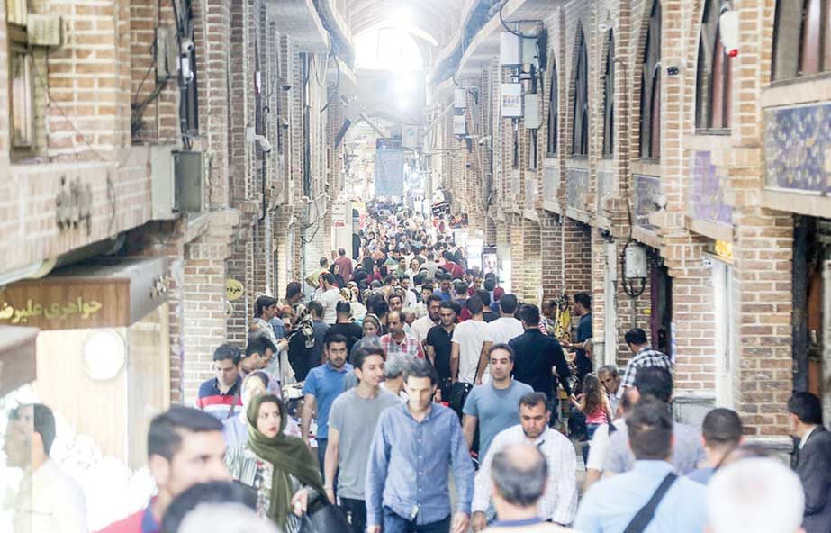 
با توده‌های عظیمِ در جستجوی تغییر، اما درمانده مواجهیم