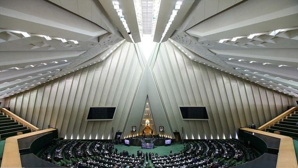 عاملان فساد فولاد را ممنوع‌الخروج کنید
