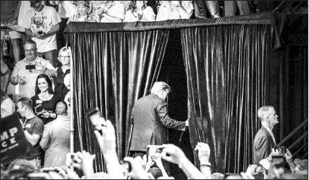 ترامپ پای میز محاکمه