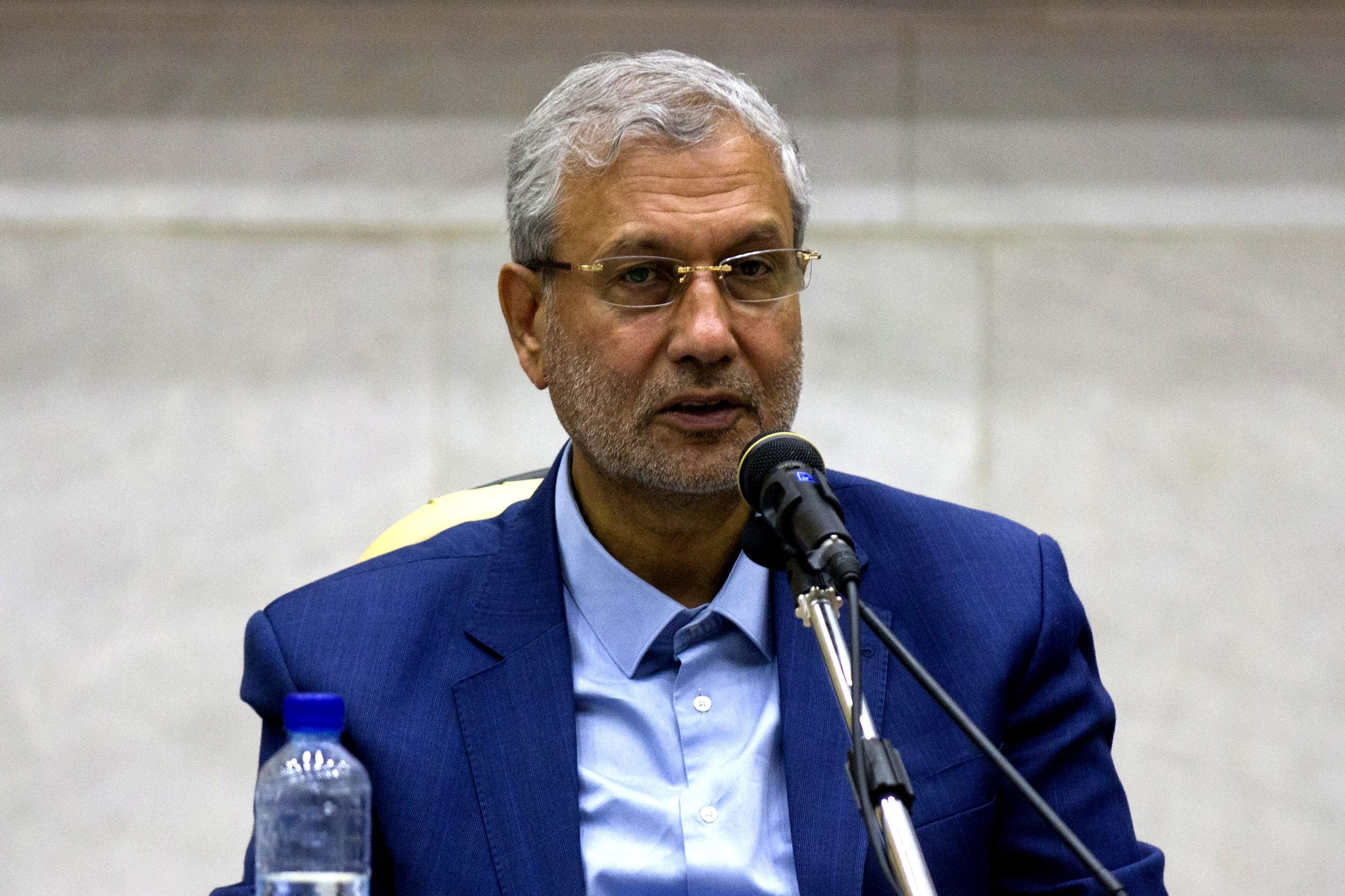 روحانی تا مرداد 1400خدمت می‌کند