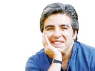 این شادروان را نچسبانید بیخ اسمش. بگذارید هنوز ناباور باشیم