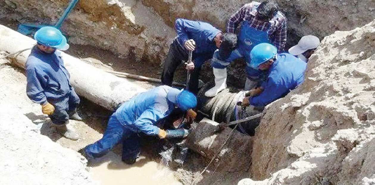 انتقاد کارگران آبفای چوار از تاخیر در پرداخت حقوق