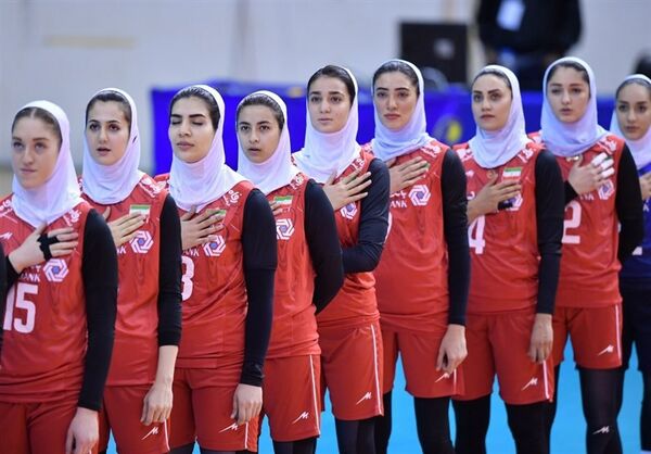 دختران والیبال به خط شدند