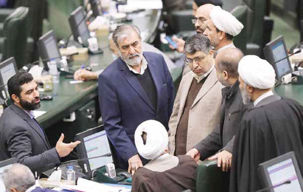 
نقض آزادی مشروع مردم  با # طرح خفقان