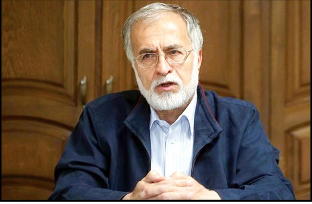 
گرفتاری ما با رئیسی این است که ایشان از موضع خدا فرمان صادر می‌کند