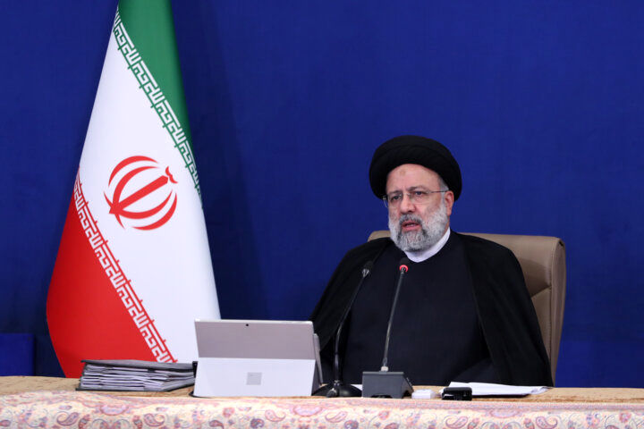 
باید با تدبیر، آرامش بر بازار بورس حاکم و نگرانی مردم برطرف شود

