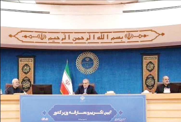 در این دولت کسانی که بدون دلیل موجه بالا رفته‌اند، پایین می‌آیند
