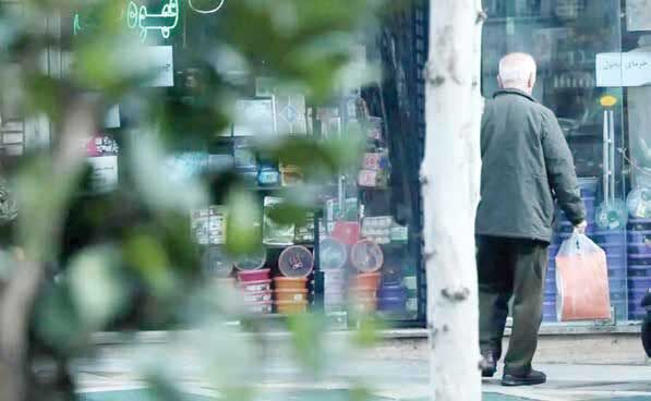 
بازنشستگان توان خرید نان و پنیر را هم از دست داده‌اند