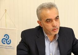 
بانک‌ها بیشترین درآمد و پتروشیمی‌ها بیشترین صادرات را دارند