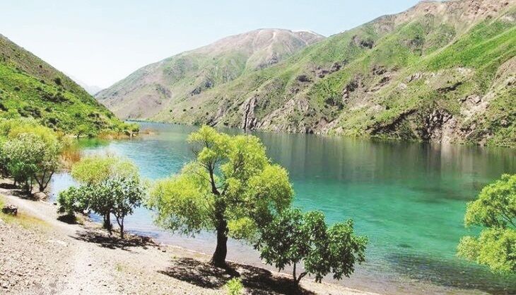 گَهر، دریاچه‌ای در این مرز پر گُهر