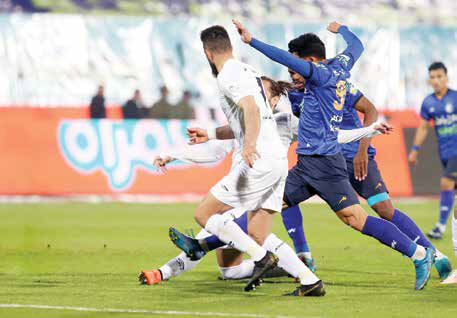 
مورینیو در آزادی، روبرتو کارلوس در مشهد
