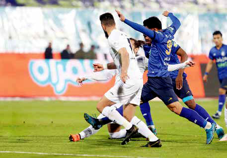 
مورینیو در آزادی، روبرتو کارلوس در مشهد
