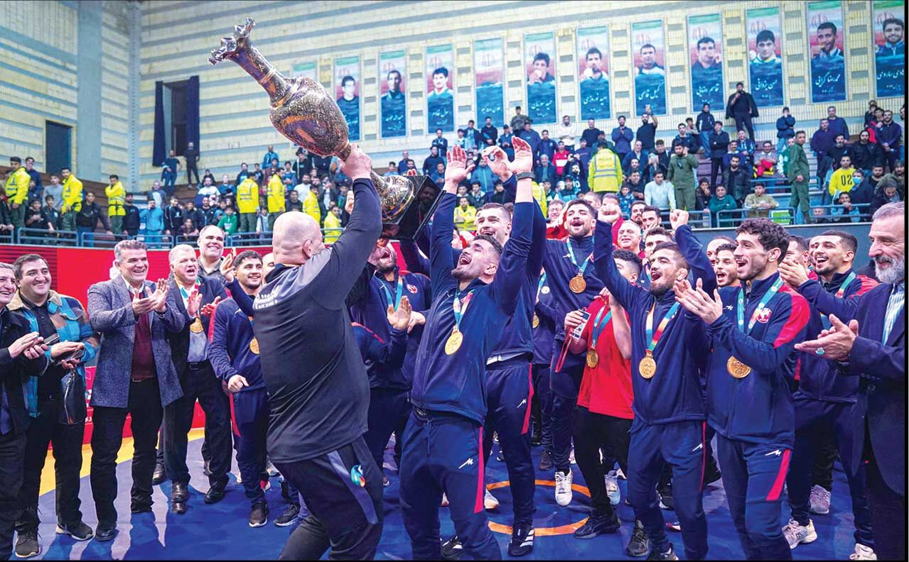 قهرمانی جنجالی
