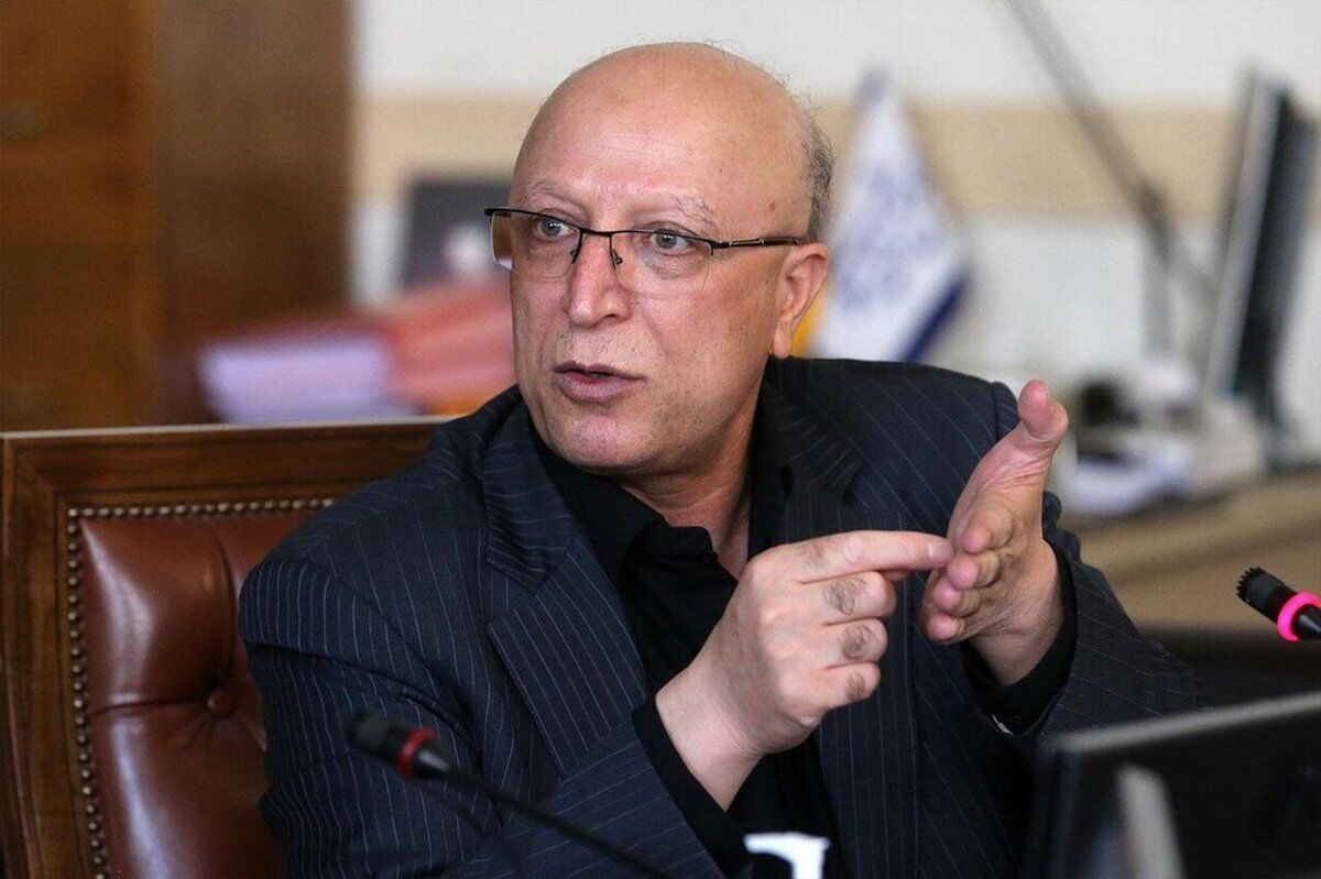 
دانشجو باید از ضوابط دانشگاه تبعیت کند
