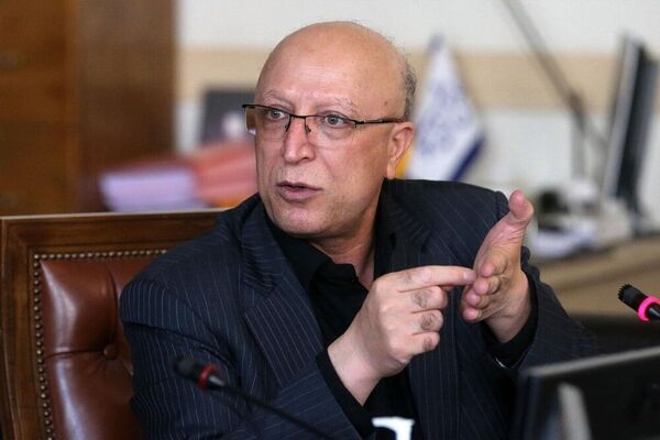 
دانشجو باید از ضوابط دانشگاه تبعیت کند
